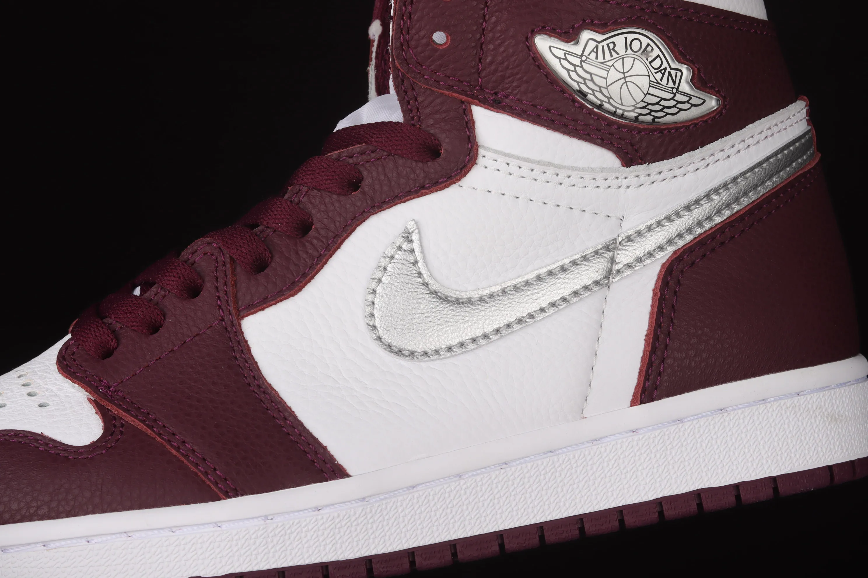 All categories Air Jordan Jordan series basketball shoes Air Jordan 1 High L version Air Jordan 1 Retro High OG "Bordeaux" AJ1 Joe 1 Bordeaux Burgundy high-top basketball shoes 555088-611